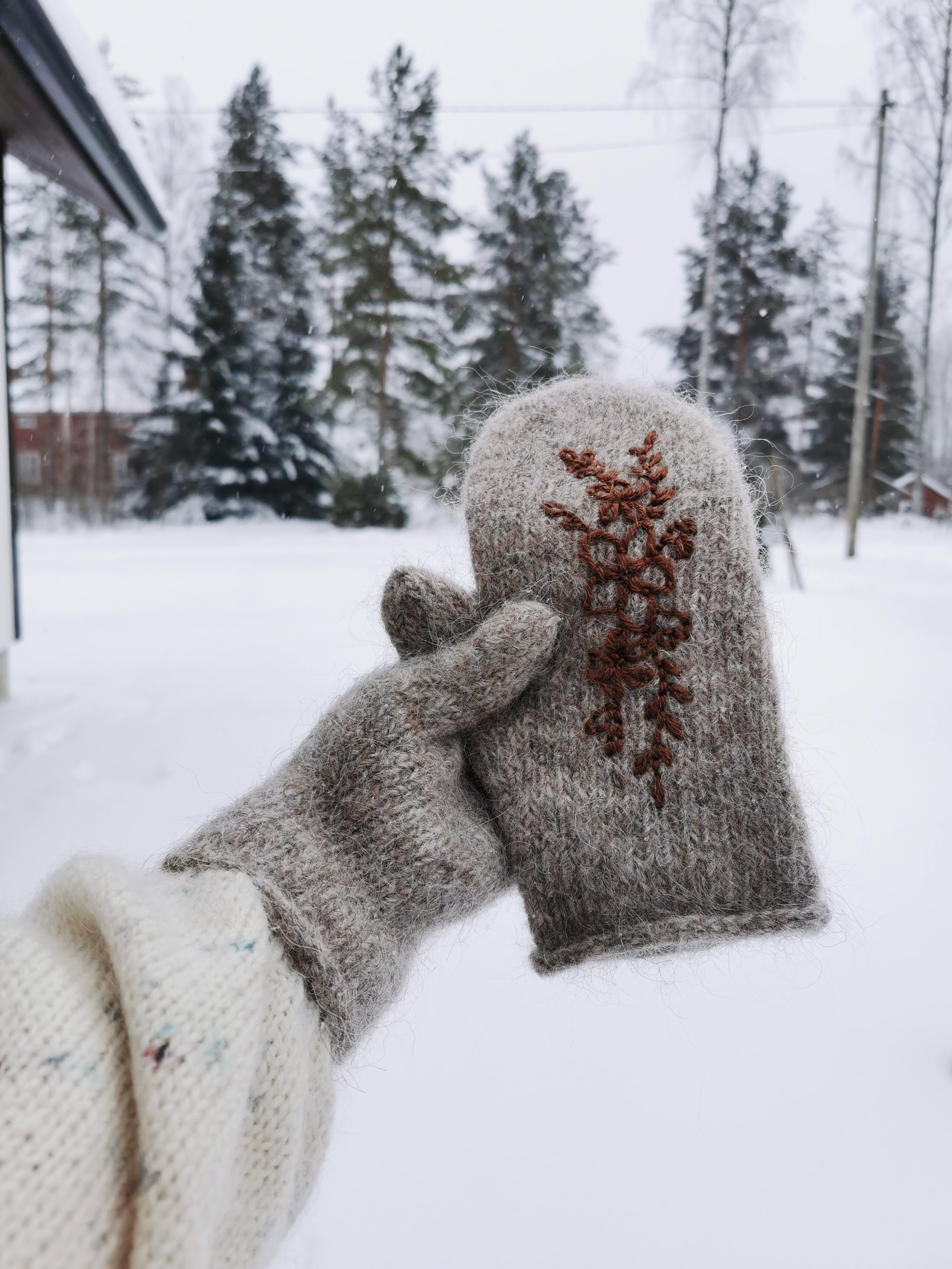 Lumikukka Mittens